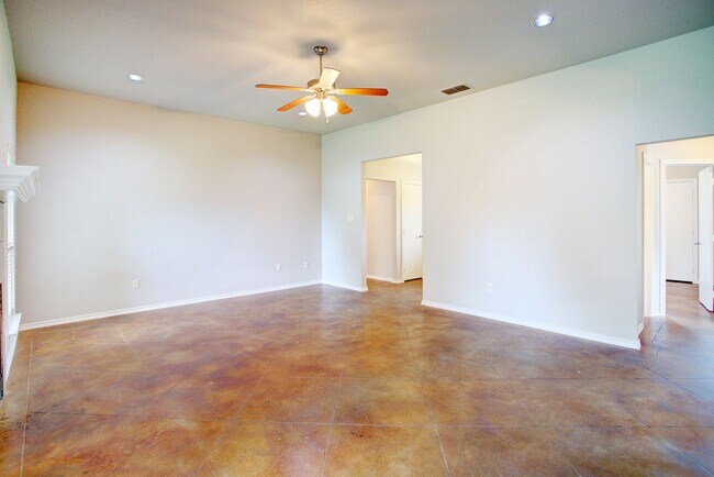 Building Photo - Available July | 4-bedroom 2 bath home in ...