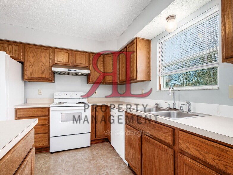 Building Photo - 9326 Tahoma St