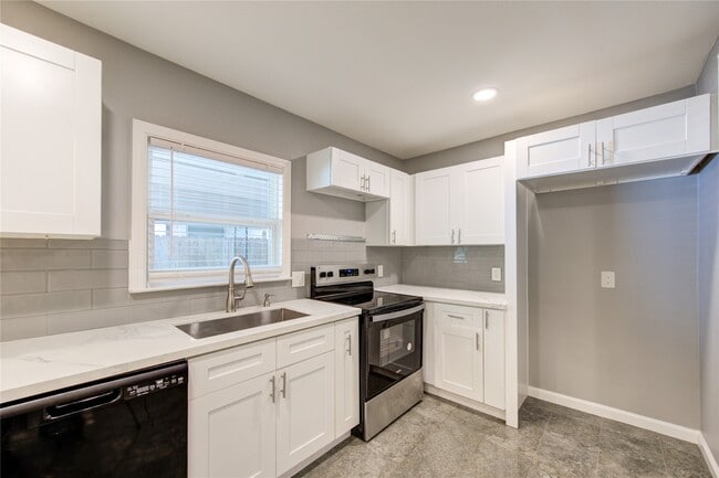 Building Photo - 4545 Bricker St