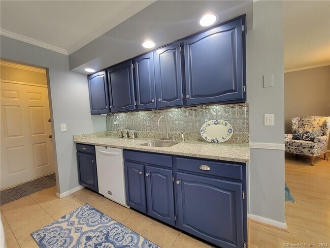 Building Photo - 22 Essex Ct