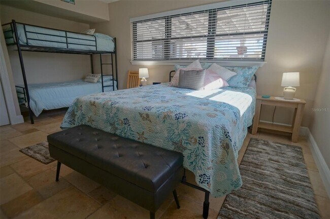 Building Photo - 929 Lantana Ave