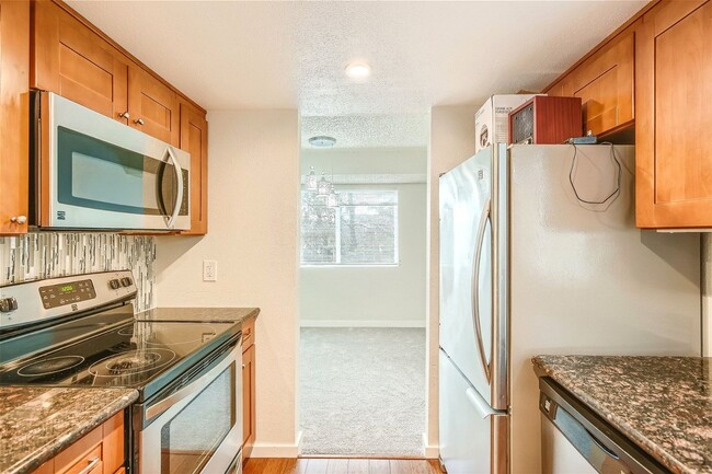 NEW PRICE!!! Modern, Remodeled 2BR/1BA wi... - NEW PRICE!!! Modern, Remodeled  2BR/1BA wi...