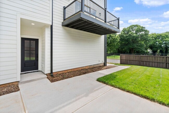 Building Photo - 129 French St