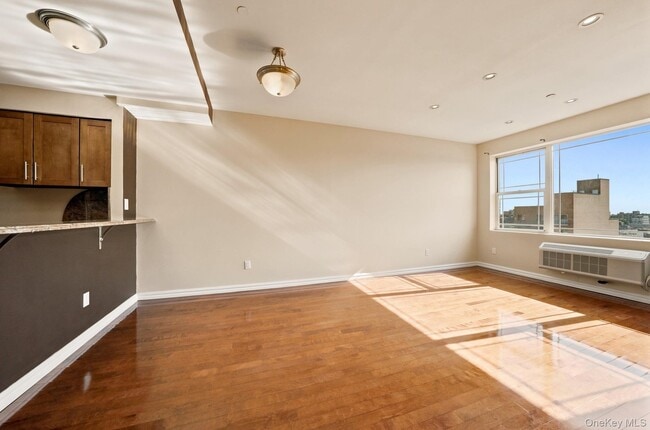 Building Photo - 40-40 75th St