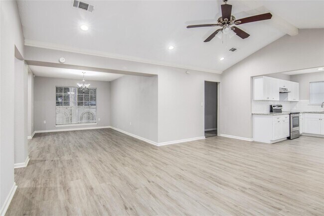 Building Photo - 1702 Athens Dr