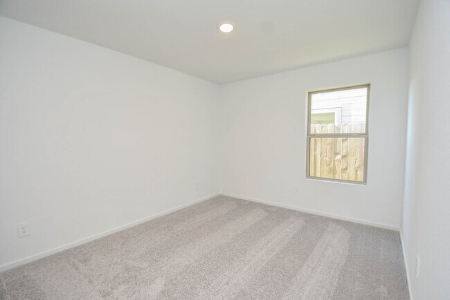 Building Photo - 1542 San Sebastien Dr