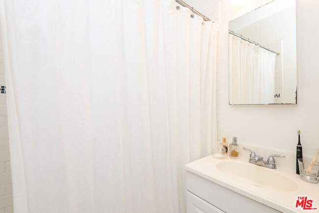 Building Photo - 11421 Burnham St