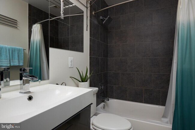 Building Photo - 1011 Arlington Blvd