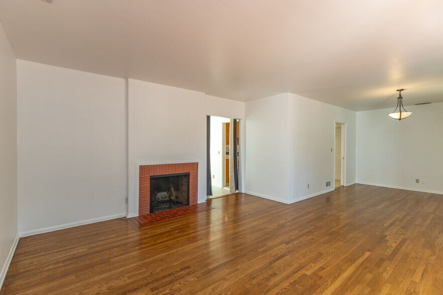 Building Photo - 1425 Brixton Rd