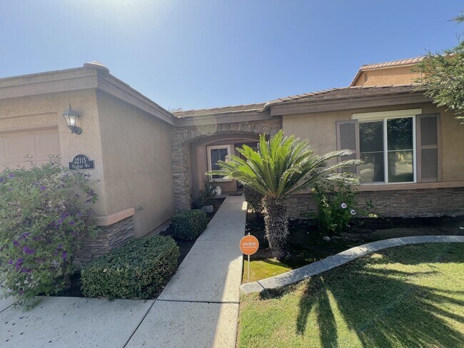 Building Photo - 12115 Fairburn Way