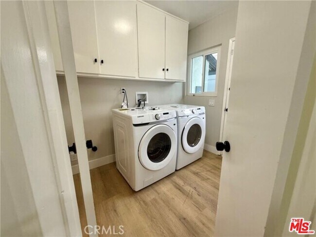 Building Photo - 8561 Marklein Ave