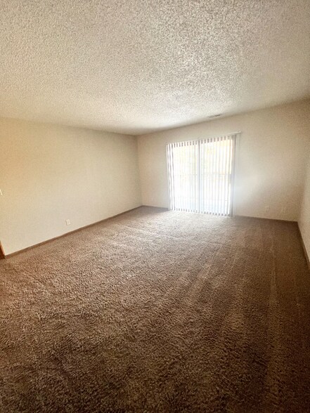 Building Photo - 5120 Emerald Dr