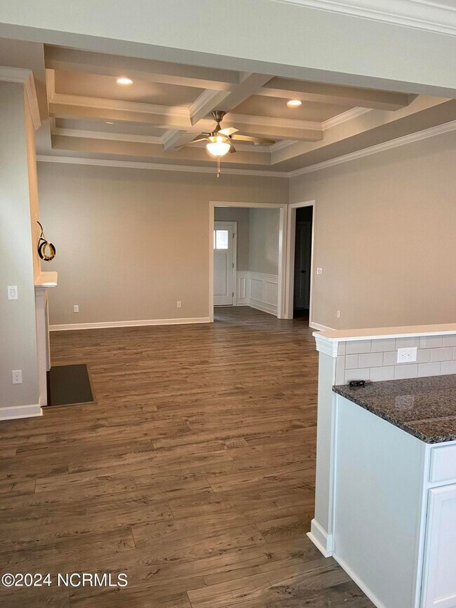 Building Photo - 5872 Pk W Cir