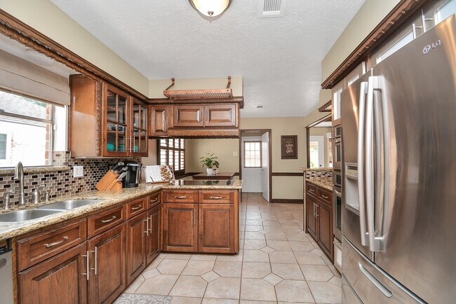 Building Photo - 9811 Rocktree Dr