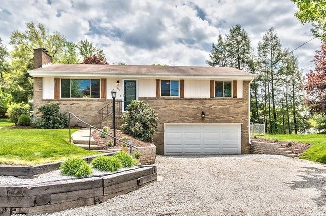 Building Photo - Stunning Shaler Township Pool Home