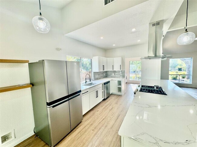 Building Photo - 9506 Stonebridge Dr