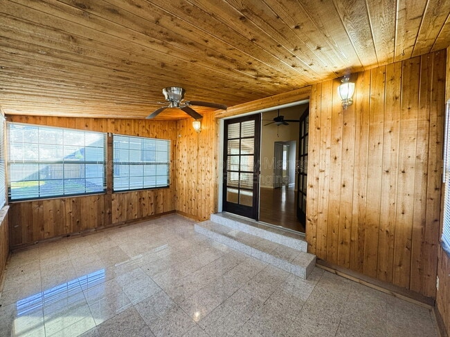 Building Photo - 1407 Spring Ridge Dr