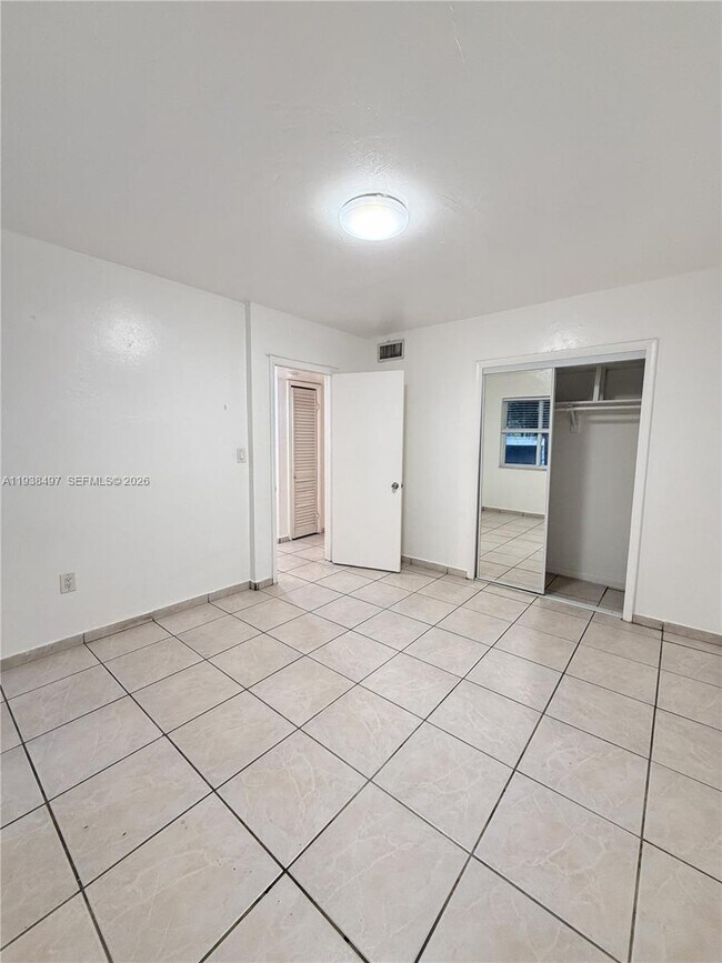 Building Photo - 1860 SW 22nd St