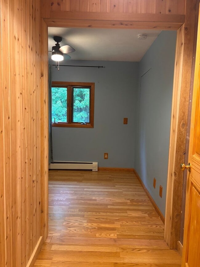 Building Photo - Peaceful Retreat 10 Acres - 20 min to Mqt
