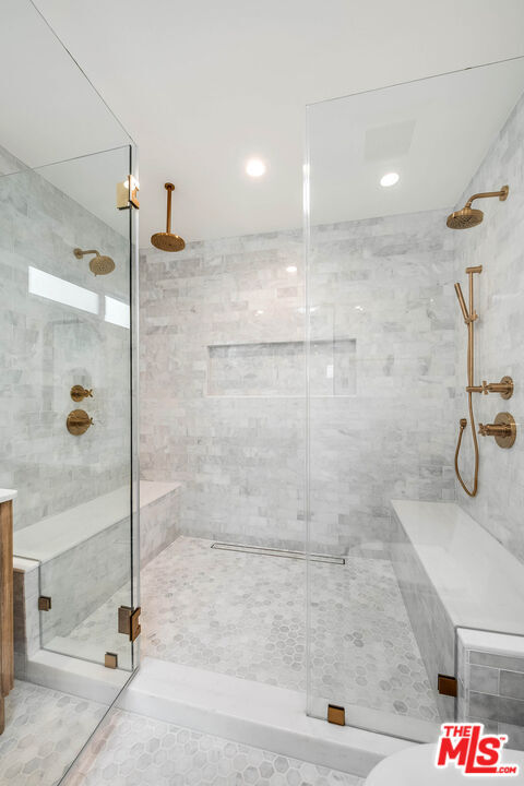 Building Photo - 749 N Niagara St