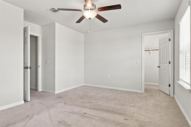 Building Photo - 609 Falkland Trace