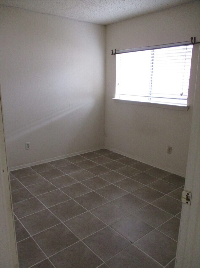 Building Photo - 4311 Daisy Meadow Dr