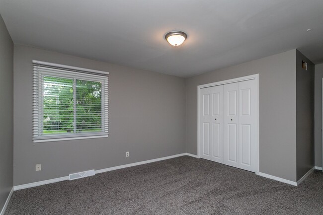 Building Photo - 4300-4302 Mount Carmel Lane
