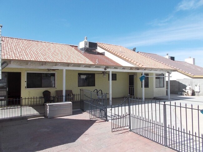 Building Photo - Stylishly Updated Single-Story 4BD Home with Sparkling Pool & Covered Patio Retreat