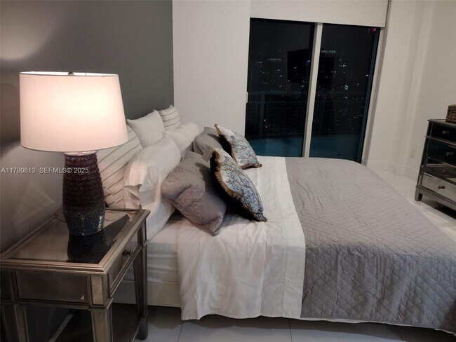 Building Photo - 60 SW 13th St