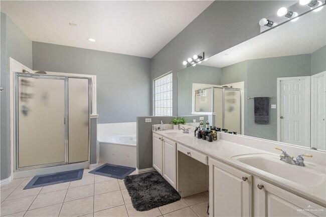 Building Photo - 31 El Jardin St