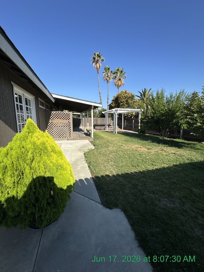 Building Photo - 2601 S Kloth Dr