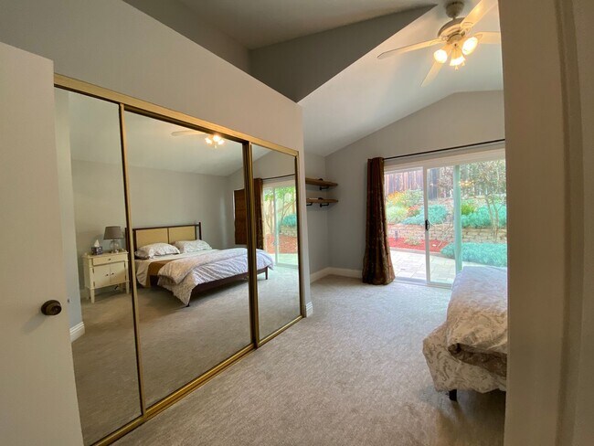 Building Photo - Beautiful Single Story Home in Shadow-Ridge!