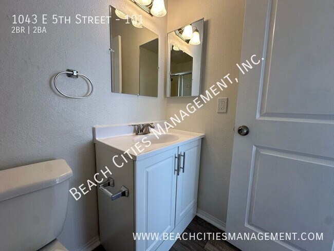 Building Photo - 1043 E 5th St