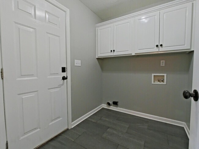 Building Photo - 304 Farmington Dr