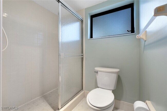 Building Photo - 1814 Kings Lake Blvd