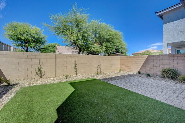 Building Photo - 2022 Single Family Home: 50% off first mon...