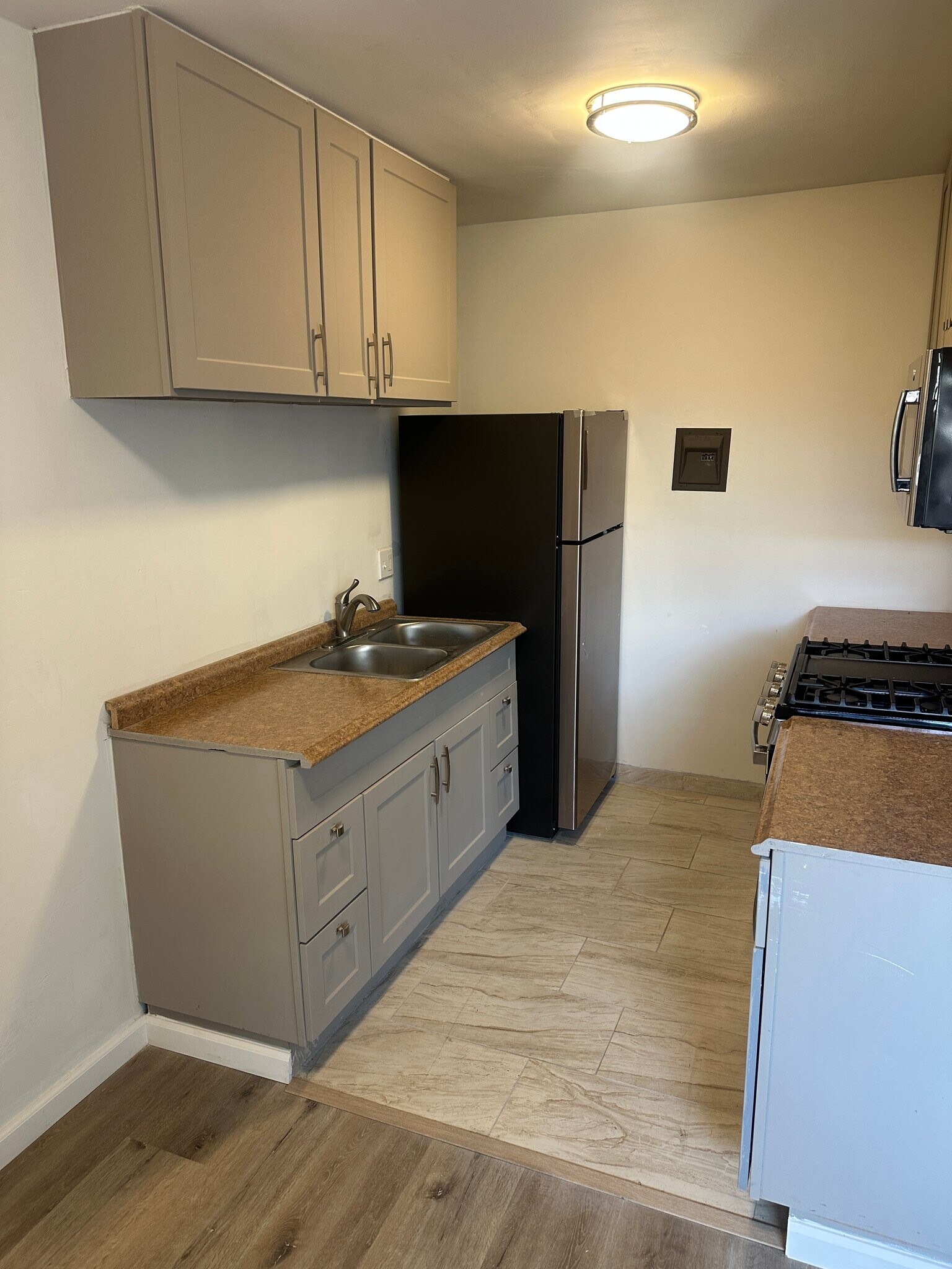 Building Photo - 1317 W 97th St