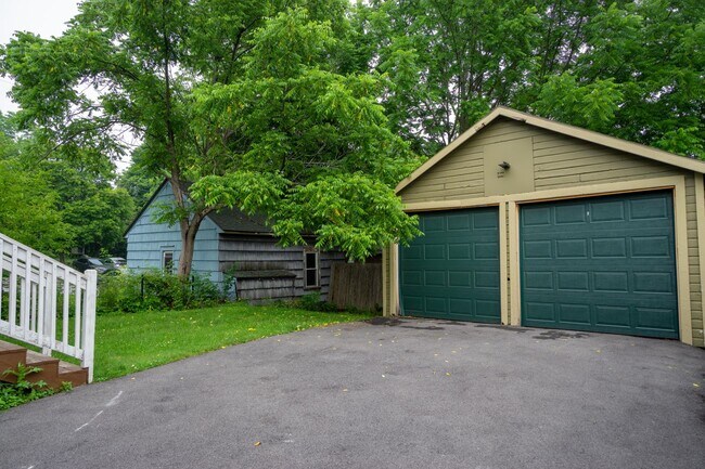 Building Photo - Newly Renovated First Floor Flat-Bright, S...