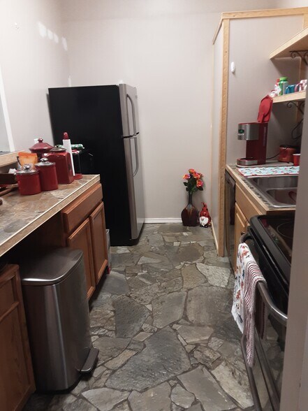 Kitchen - 4040 US Highway 93 N