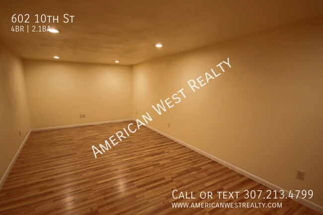 Building Photo - 602 10th St