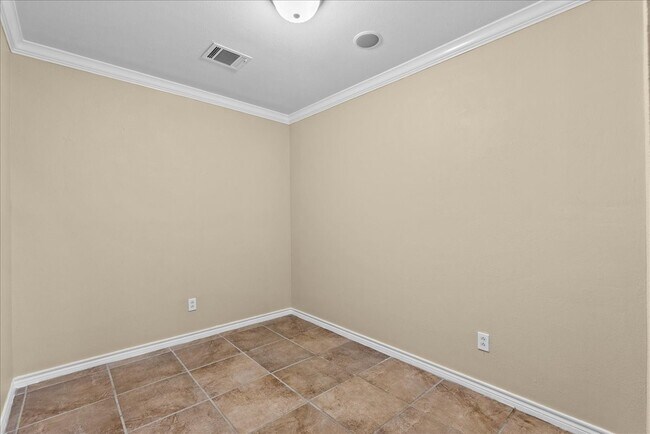 Building Photo - 114 Grand Ave