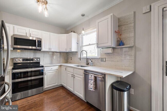 Building Photo - 2115 Fairfield Pl