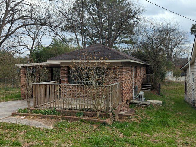 Building Photo - 409 Daugherty St