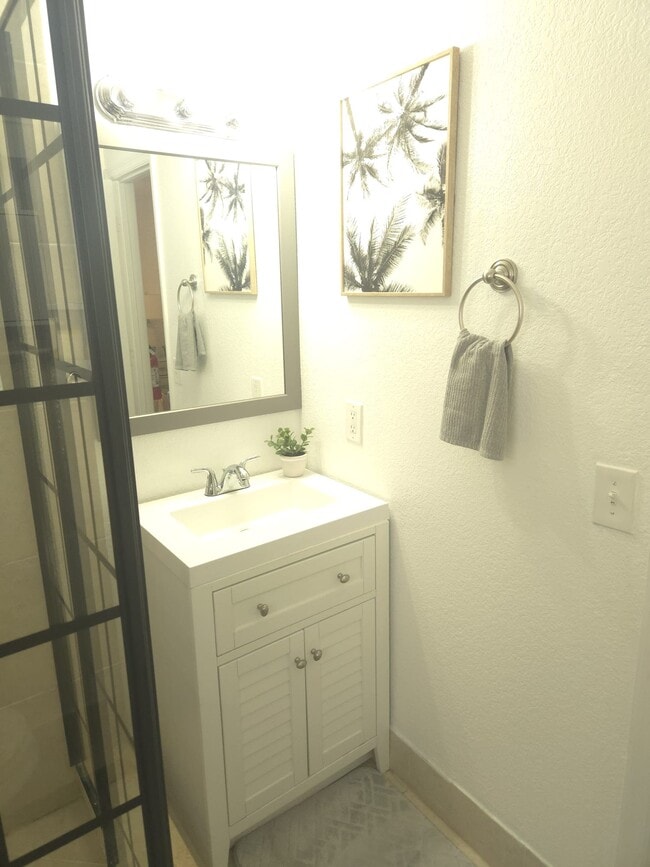 Building Photo - 191 NW 17th Ct