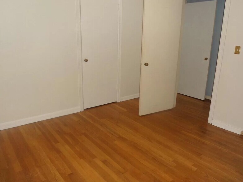 Building Photo - 227 Garden Ln