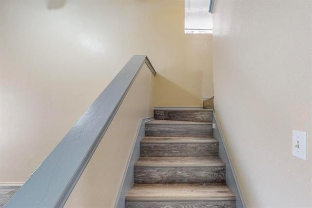 Building Photo - 919 Fairbanks Cir