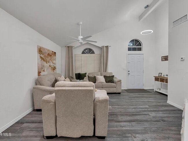 Building Photo - 5733 Saplinas Rd