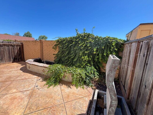 Building Photo - "Charming 3-Bed Home with Fireplace & Pool...