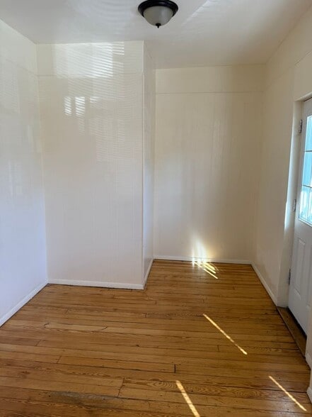 Building Photo - 103 Burhans Ave