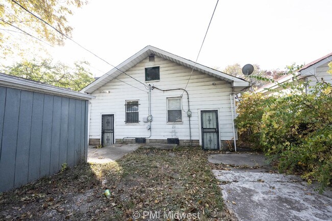 Building Photo - Charming 1 Bed Duplex with Full Bath in In...